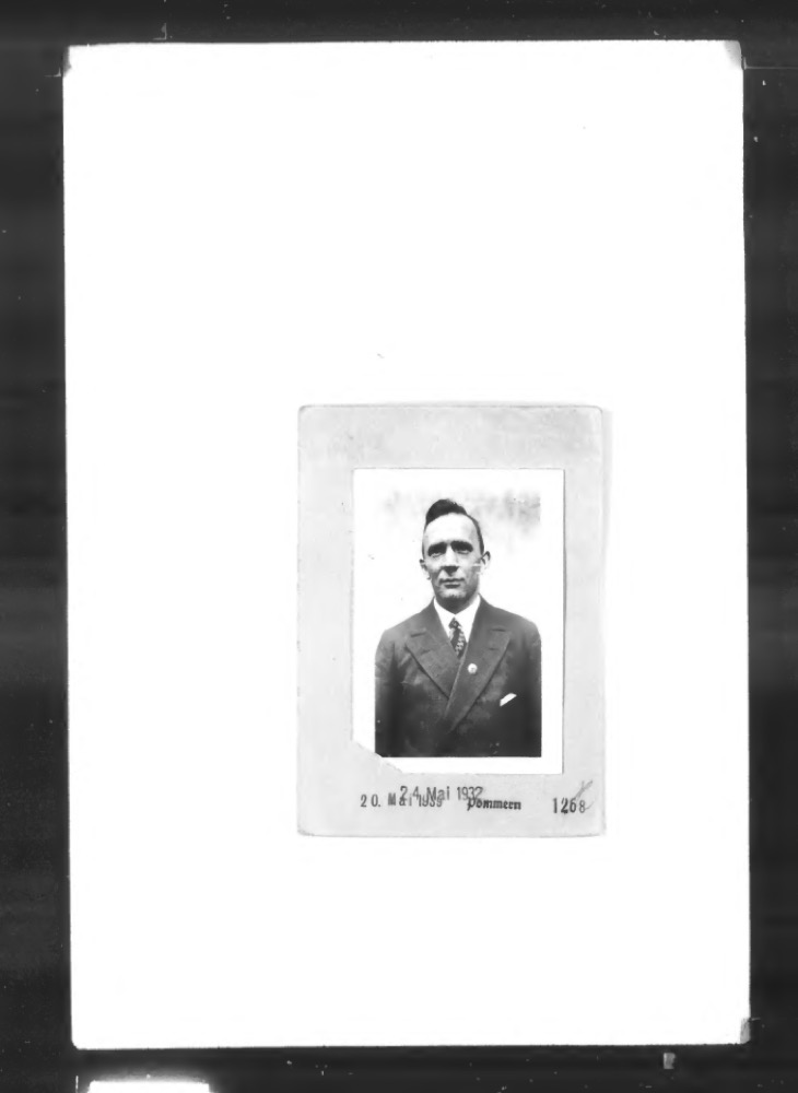 Photo side of an NSDAP card